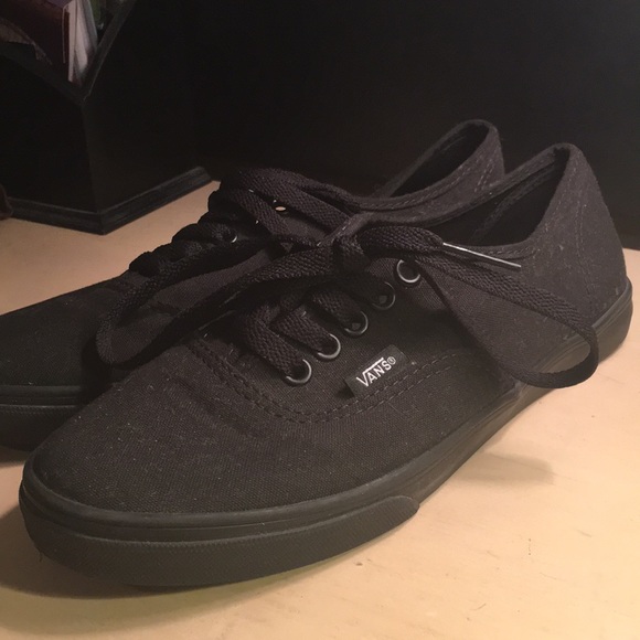 all black vans low